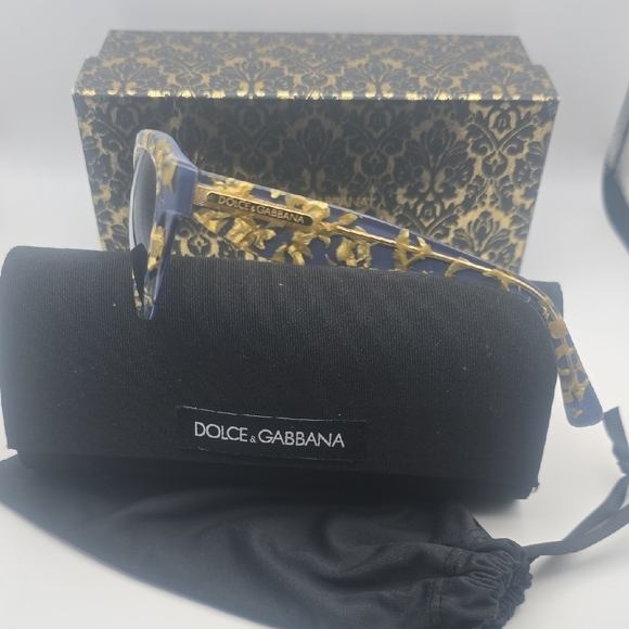 Dolce & Gabbana Blue W/ Gold Flower Cat Eye Sunnies (NWT)(FULL INCLUSION)✨️💙✨️ - Picture 5 of 12